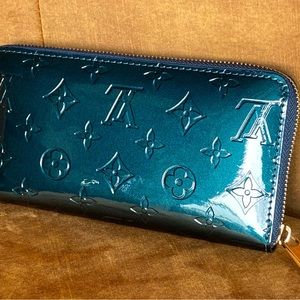 Louis Vuitton, zippy Patent Leather Blue Vernice wallet.